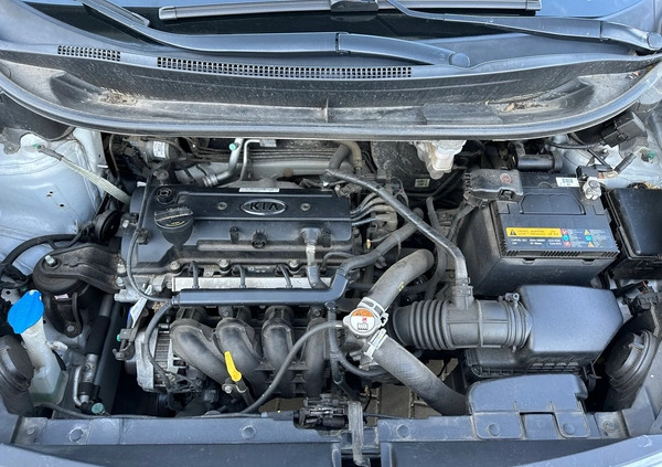 Kia Rio cena 36900 przebieg: 98000, rok produkcji 2017 z Trzebnica małe 667